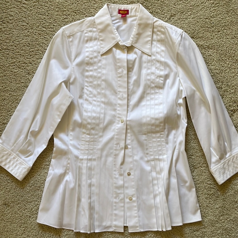 Eye white blouse